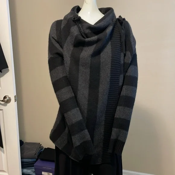 Vince Wrap Drape Front Cashmere Wool Alpaca Blend Sweater Black Gray Stripe EC M - Picture 3 of 16